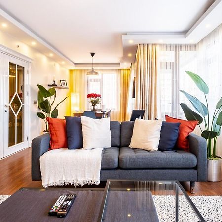 Captivating Flat With Balcony Near Besiktas Pier Lejlighed Istanbul Eksteriør billede